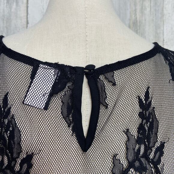 Torrid Lace Inset Top Red Black Short Sleeve Flowy Business Preppy Size 2X - Picture 7 of 11